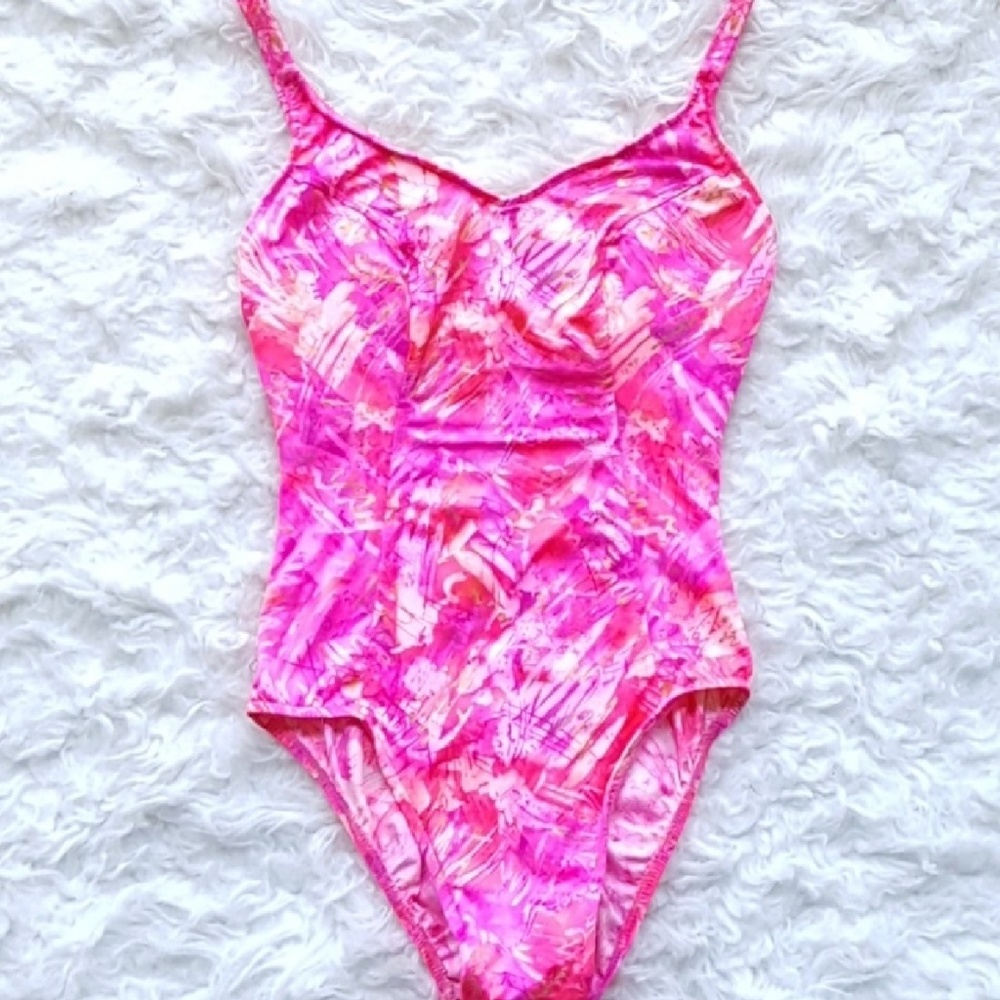 Katy Ireland Got Pink One Piece - Picture 8 of 8